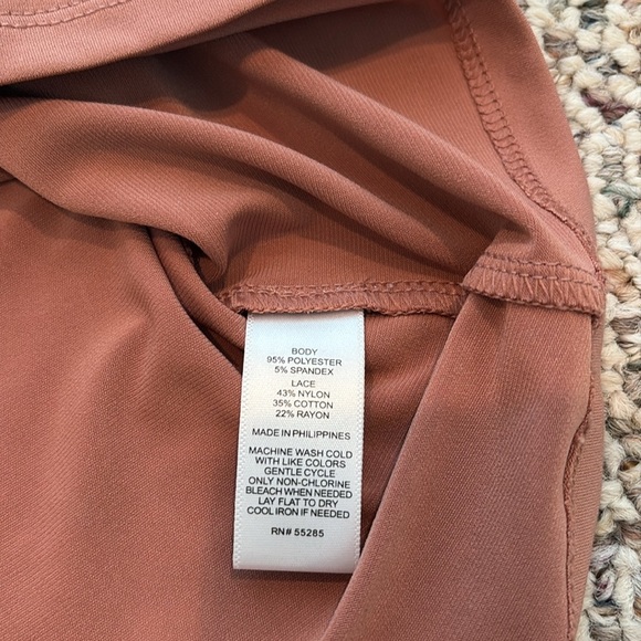 Express Cold Shoulder Blouse with Lace Insert in Light Mauve. Small - Picture 8 of 11